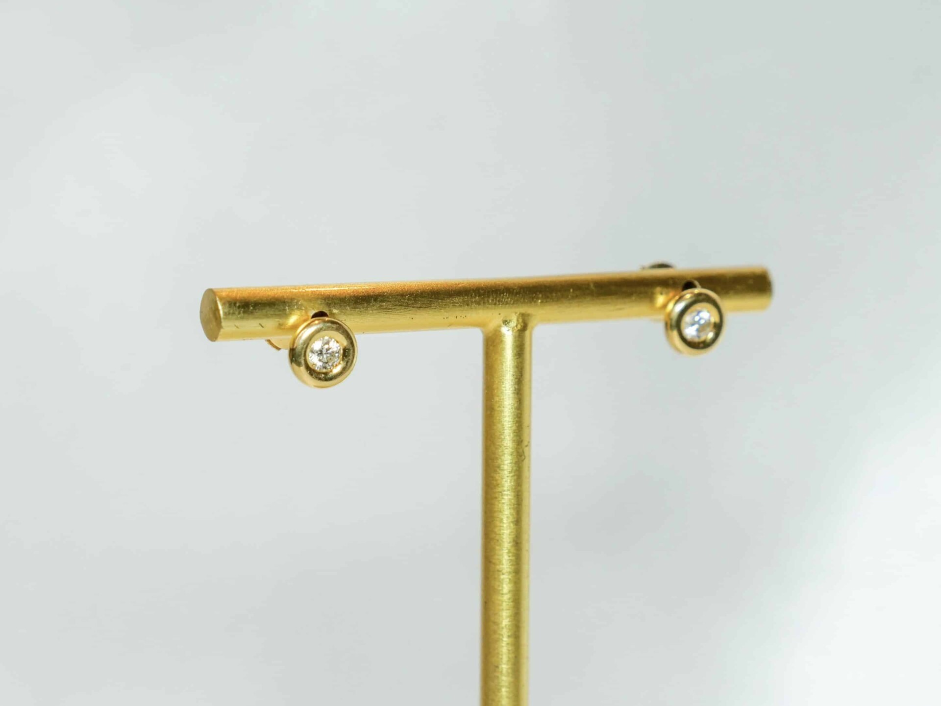 CLOUS D’OREILLES – Image 2